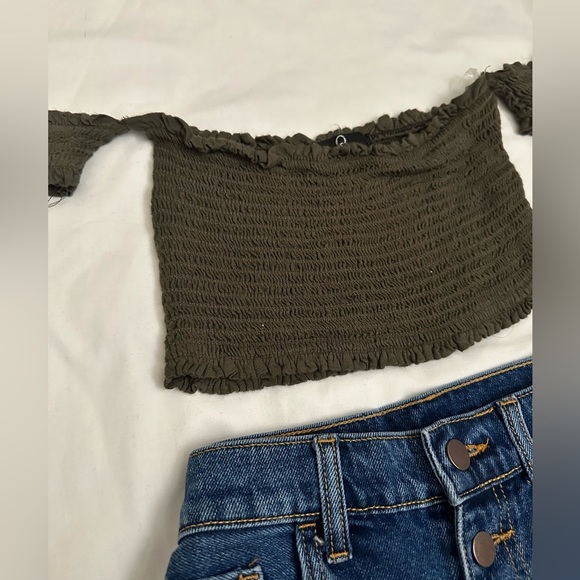 BUNDLE OF 3 Green Black and White Off the Shoulder Crop Top Size Small - Picture 8 of 11